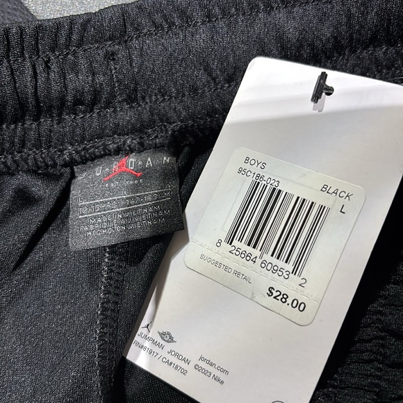 Jordan Air Basketball,athletic shorts, hip pockets, elastic draw cord waist - Picture 5 of 8